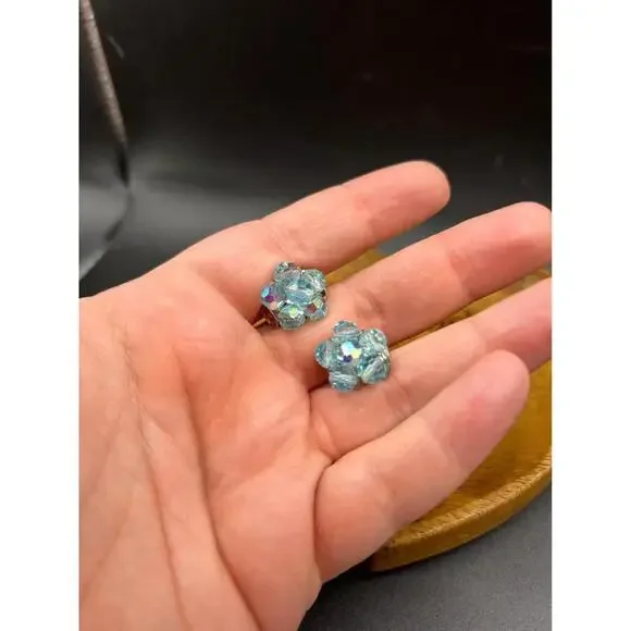 2 /35 Vintage Blue Cluster Earrings 60s Screw Backs - Picture 3 of 3